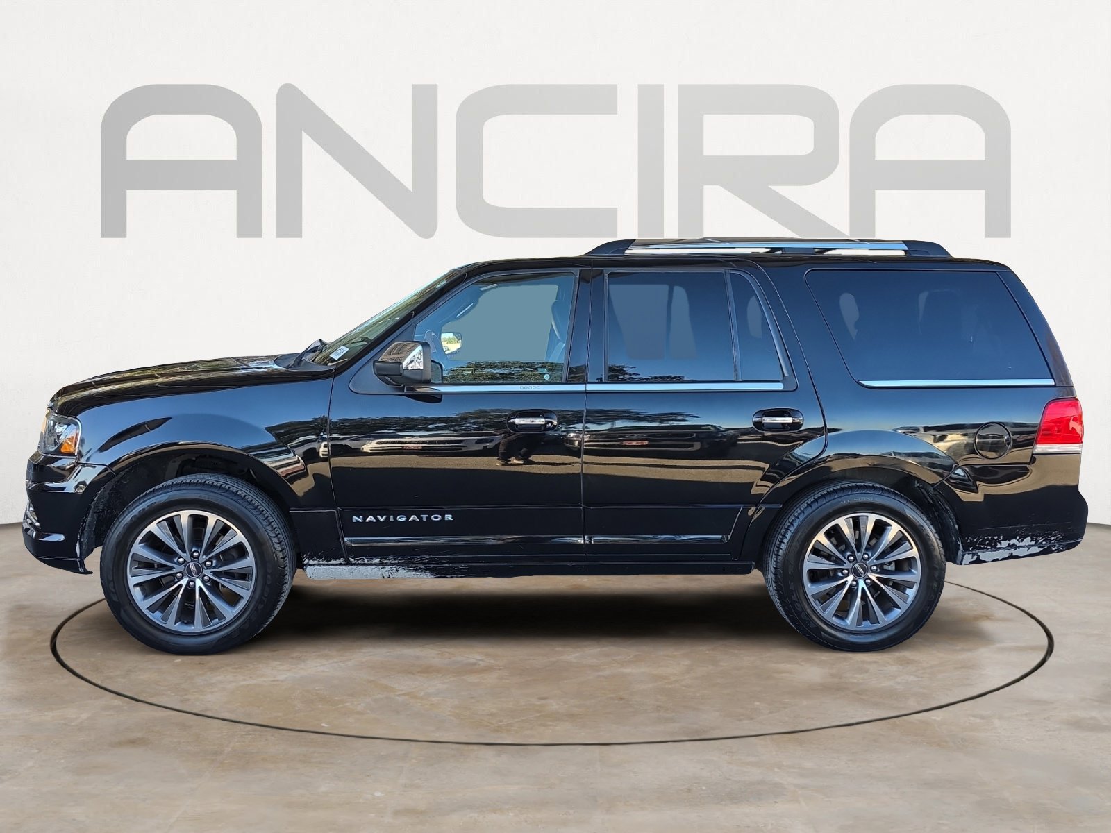 Used 2017 Lincoln Navigator Select image 5