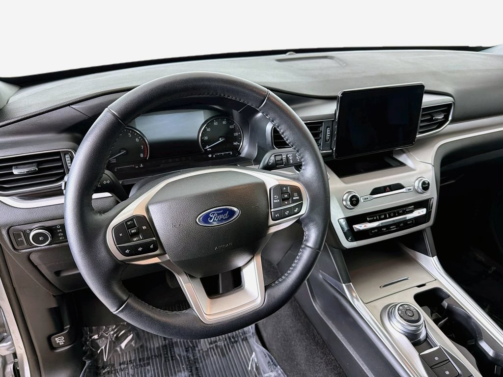 Used 2023 Ford Explorer XLT w/ Equipment Group 202A AWD/4WD image 19