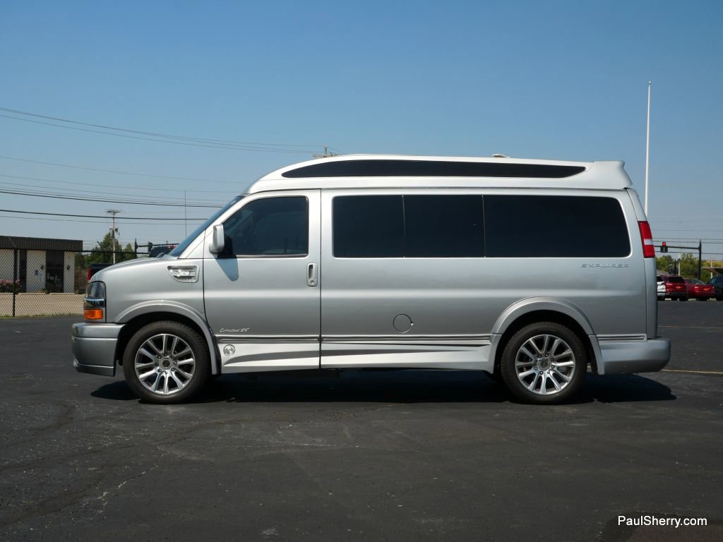 Used 2021 Chevrolet Express 2500 LS w/ Enhanced Convenience Package image 13