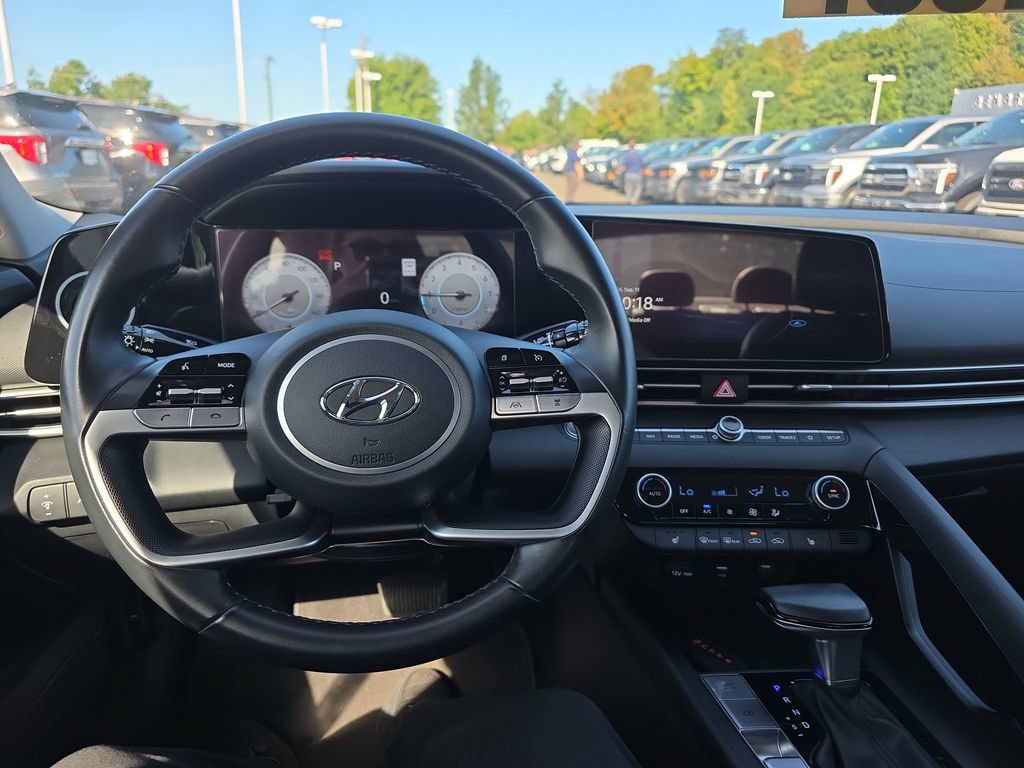 Used 2023 Hyundai Elantra Limited FWD image 23