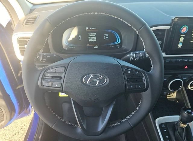 Used 2025 Hyundai Venue Limited FWD image 16