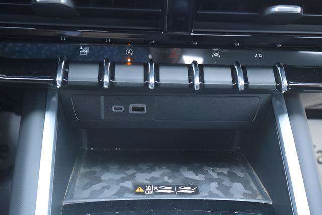 Used 2024 Chevrolet Colorado Z71 w/ Z71 Convenience Package 2 AWD/4WD image 22