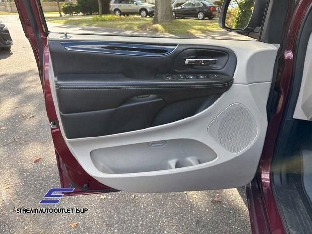 Used 2019 Dodge Grand Caravan SXT image 38