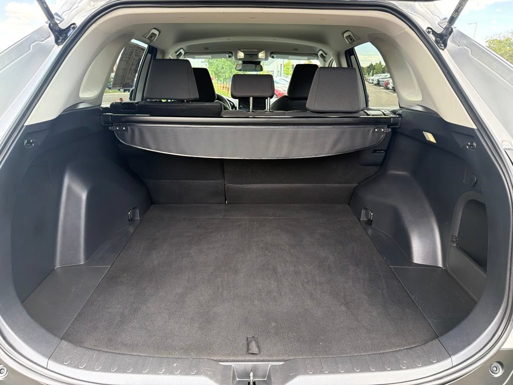 Used 2025 Toyota RAV4 XLE AWD/4WD image 17
