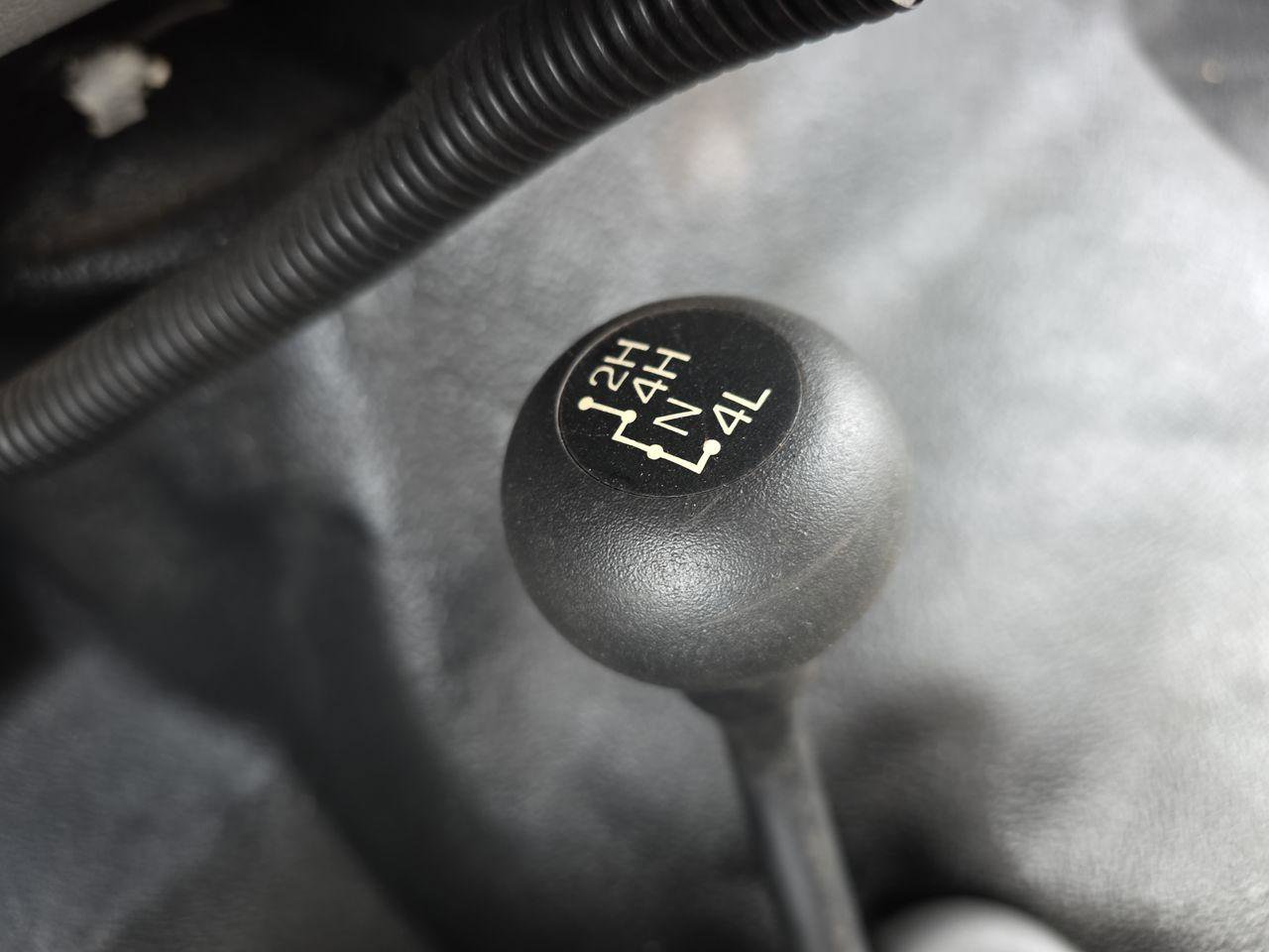 Used 2004 Ford F550 4x4 Regular Cab Super Duty image 10