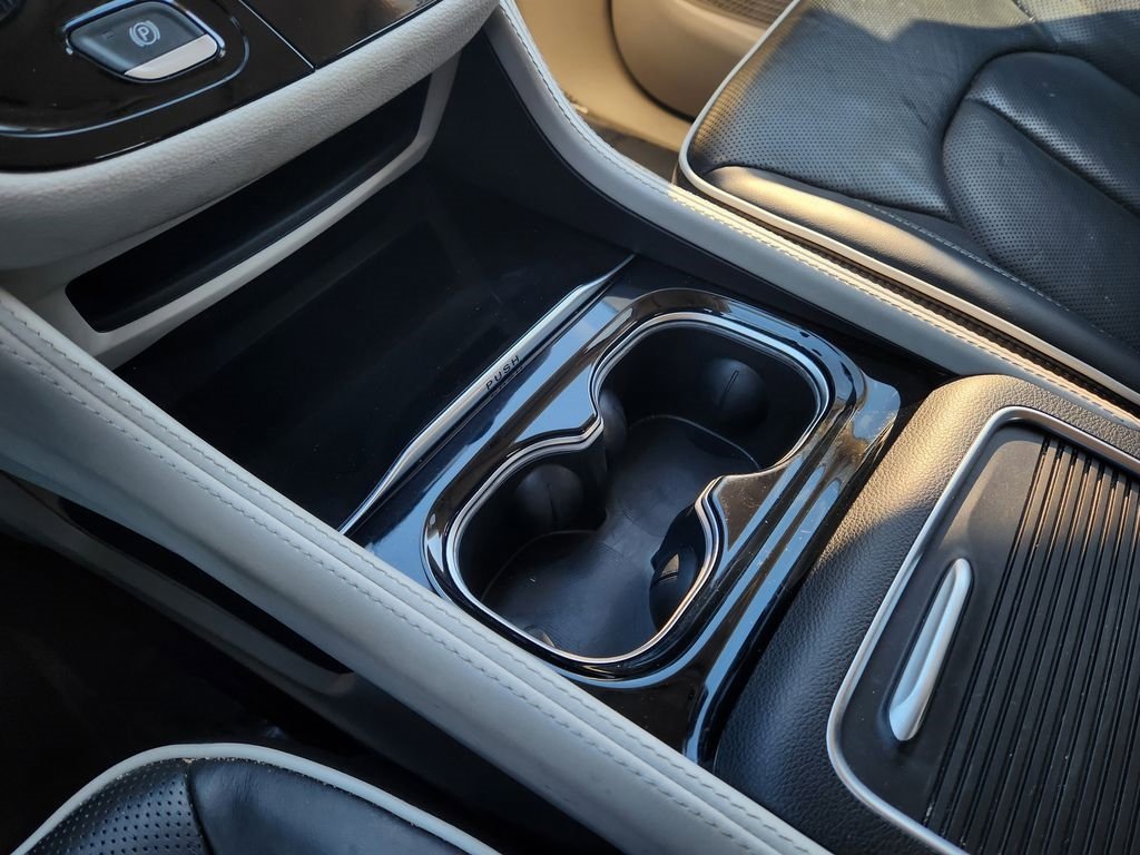 Used 2024 Chrysler Pacifica Limited image 20