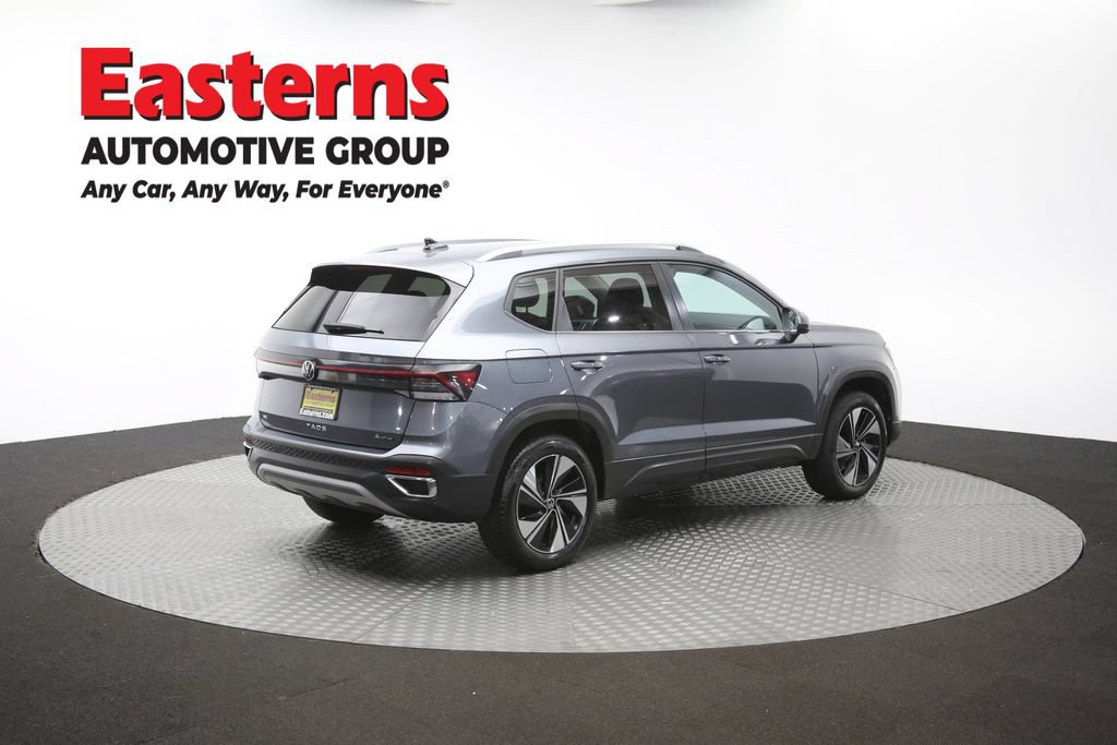 Used 2025 Volkswagen Taos SE AWD/4WD image 40