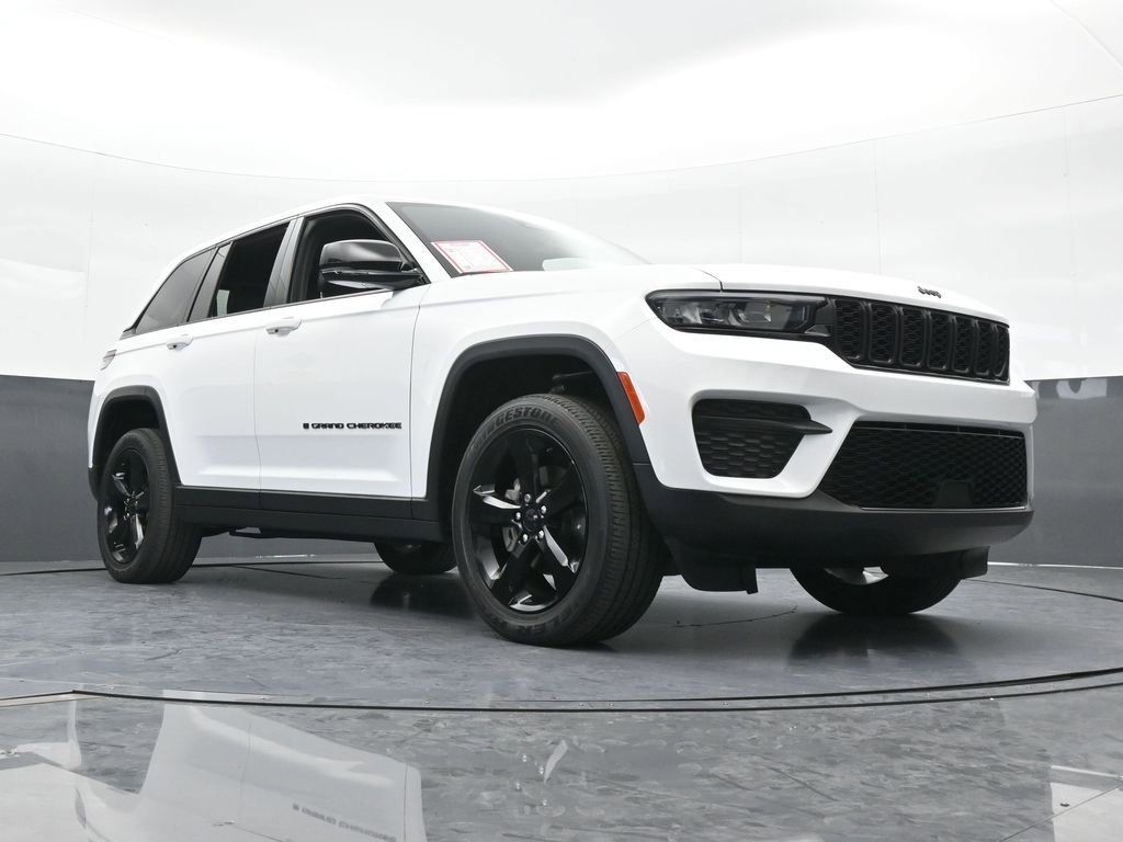 Used 2023 Jeep Grand Cherokee Altitude image 26