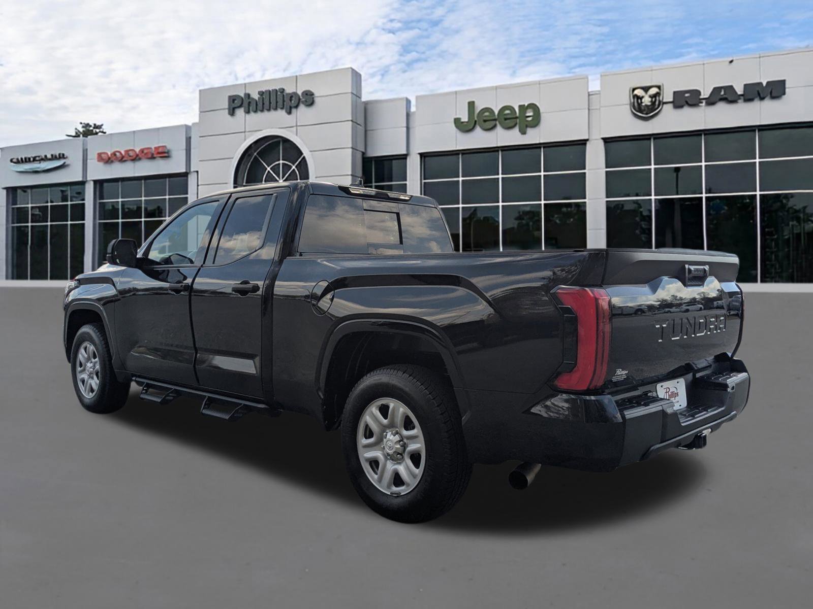 Used 2022 Toyota Tundra SR w/ SR Tow Package image 5