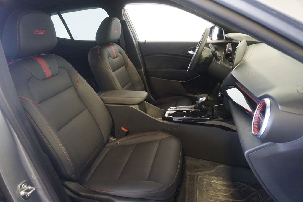 Used 2024 Chevrolet Trax RS w/ Sunroof Package FWD image 20