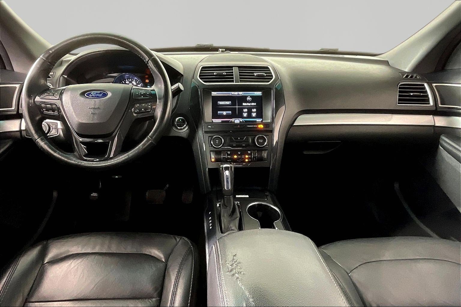 Used 2016 Ford Explorer XLT w/ Equipment Group 202A image 7