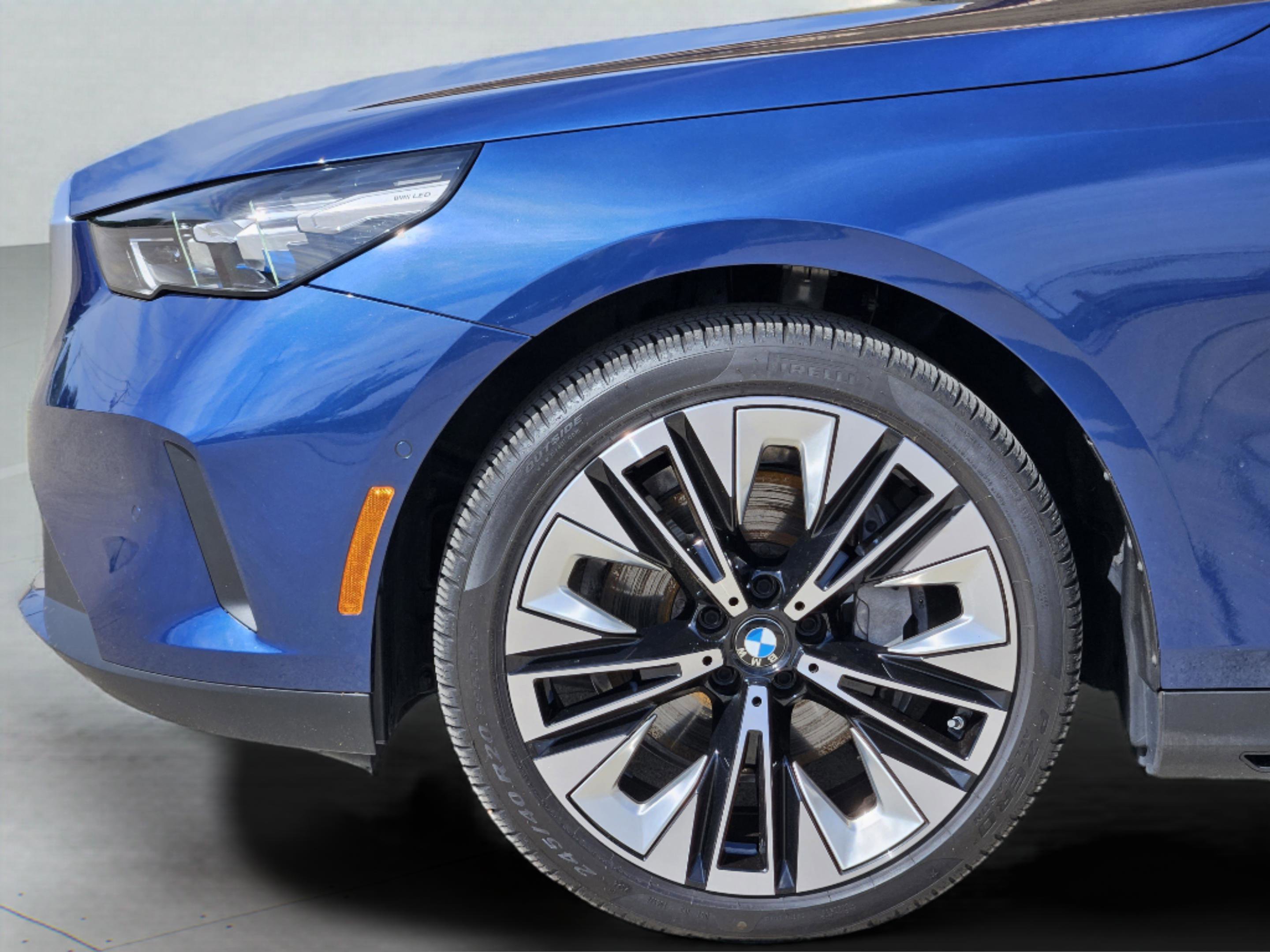 Used 2025 BMW 540i xDrive AWD/4WD image 30