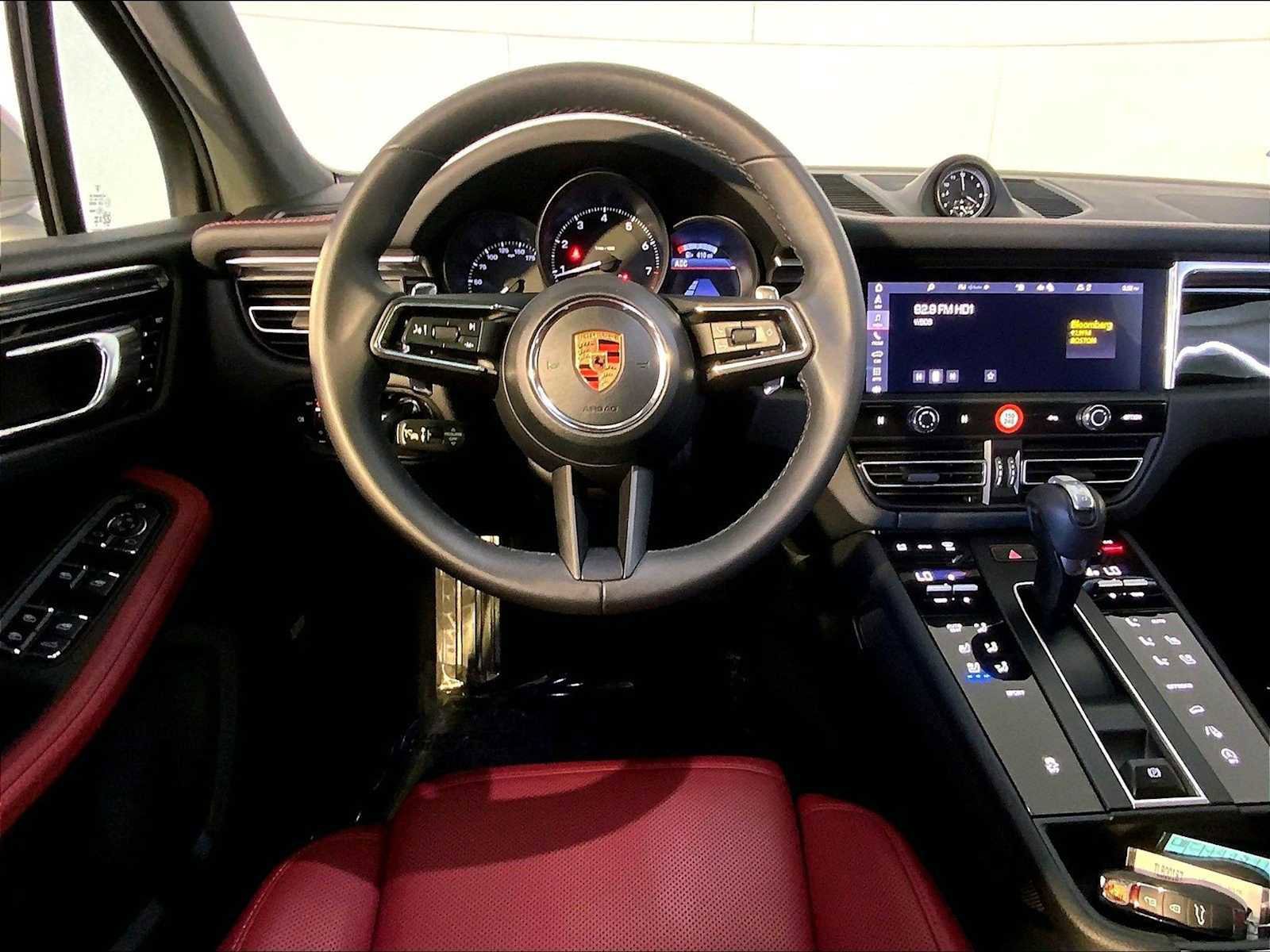 Certified 2026 Porsche Macan AWD/4WD image 13
