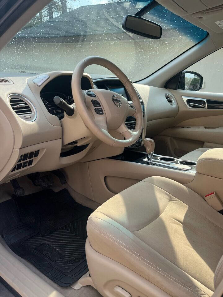 Used 2015 Nissan Pathfinder SV w/ Cargo Package image 10