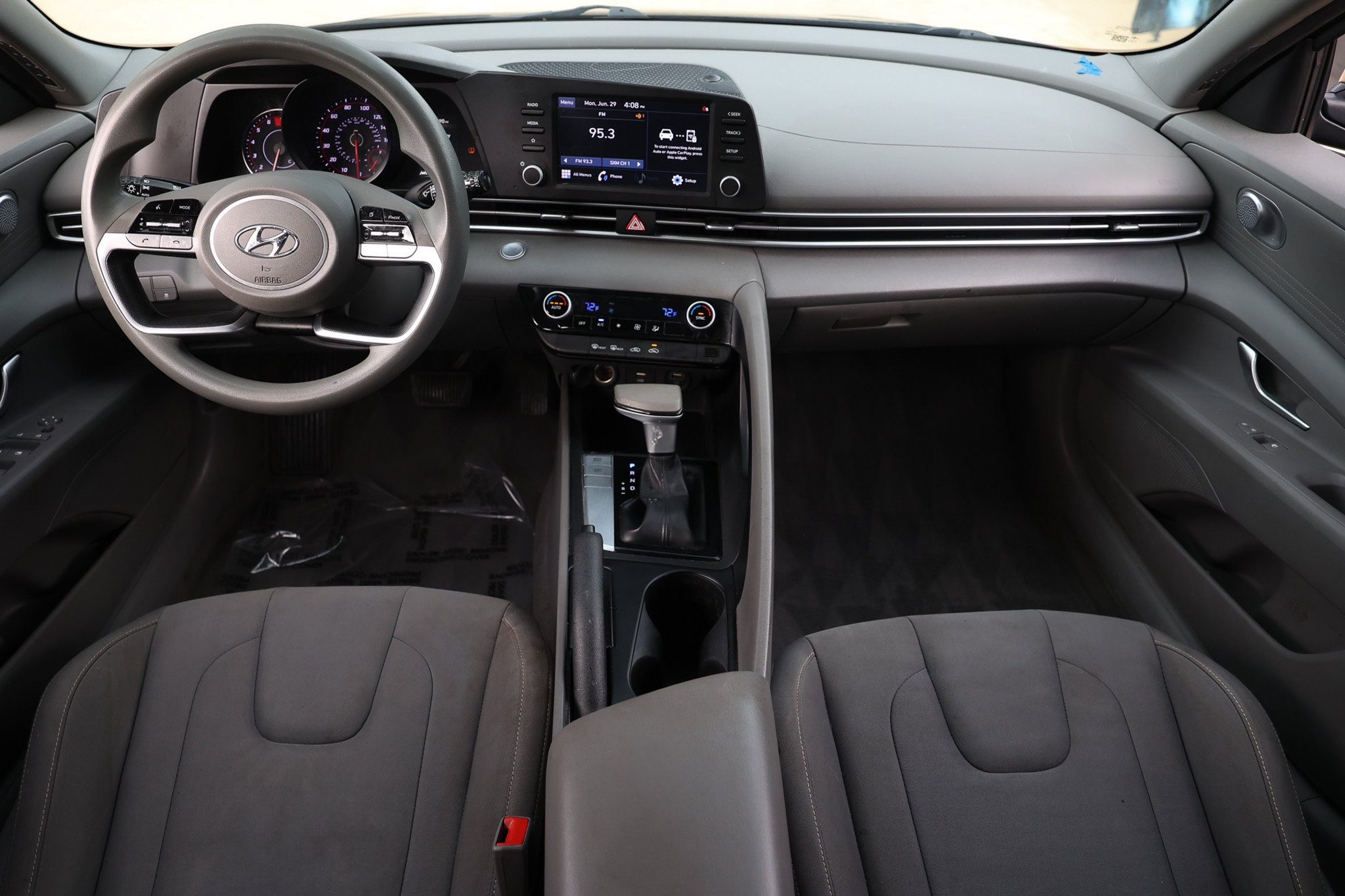 Used 2021 Hyundai Elantra SEL FWD image 2