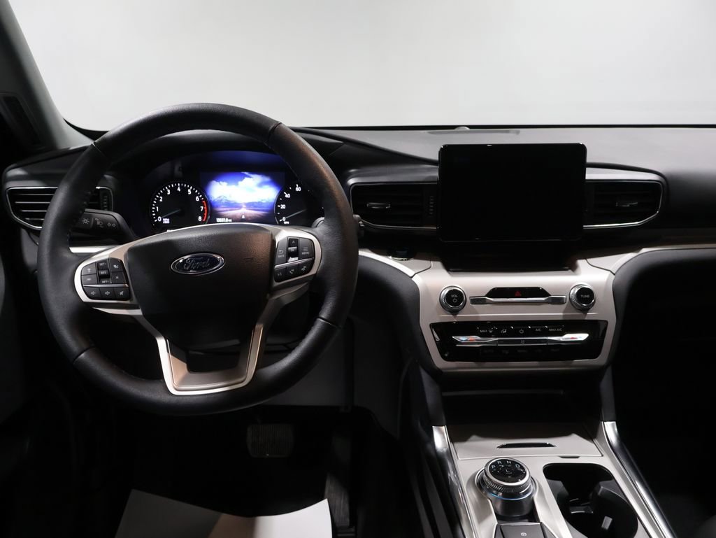 Used 2024 Ford Explorer XLT w/ Equipment Group 202A image 18