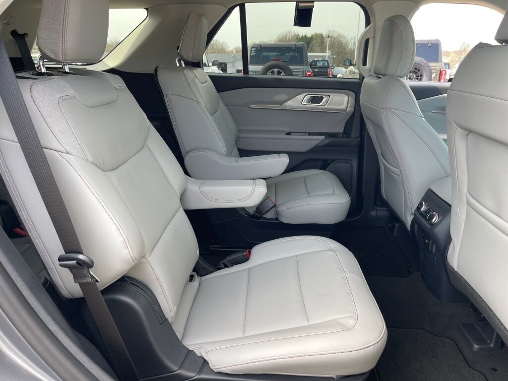 New 2026 Ford Explorer Active w/ Active Comfort Package image 24