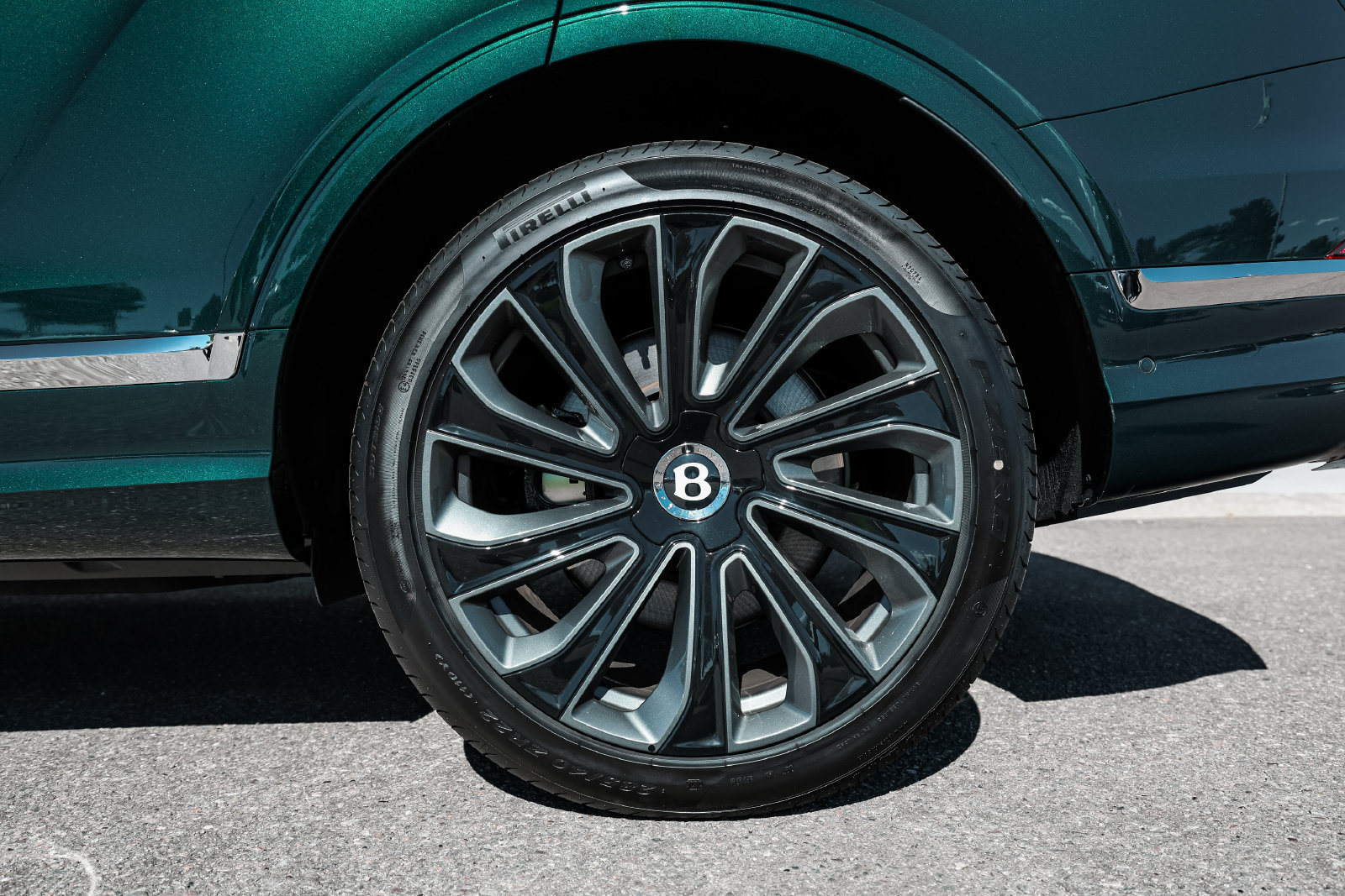 New 2027 Bentley Bentayga AWD/4WD image 7