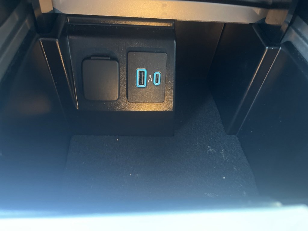 Used 2023 Ford Explorer Limited image 24