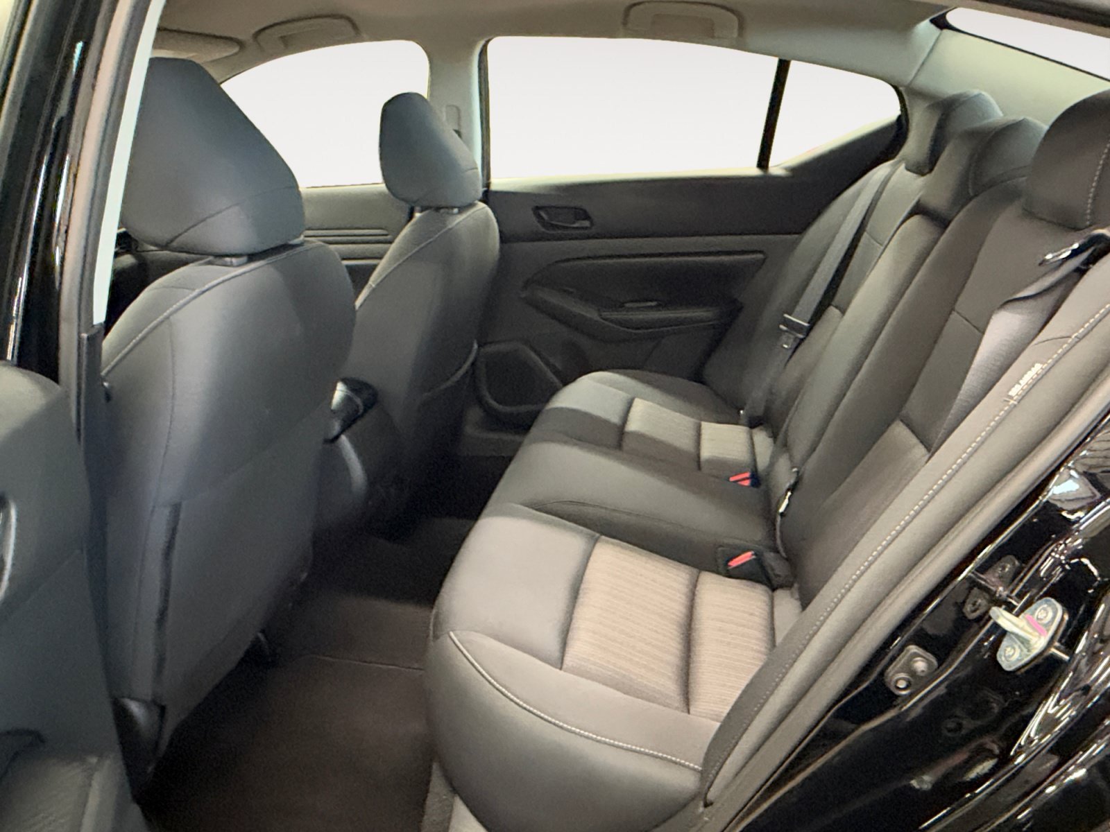Used 2024 Nissan Altima 2.5 SV FWD image 24