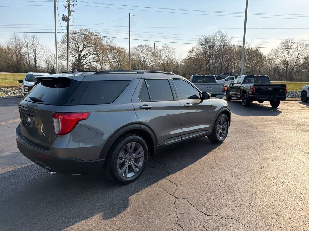Used 2022 Ford Explorer XLT w/ Equipment Group 202A image 3