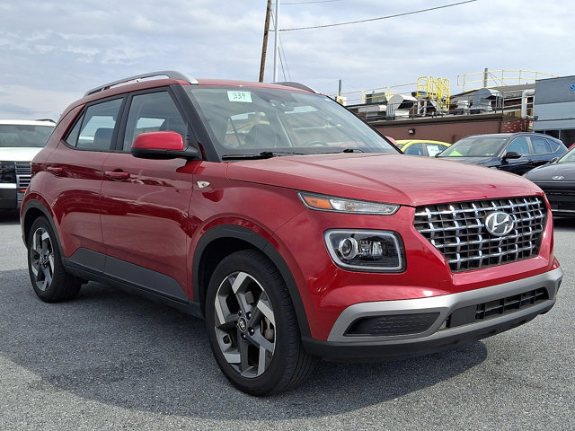 Certified 2023 Hyundai Venue Limited w/ Cargo Package image 3