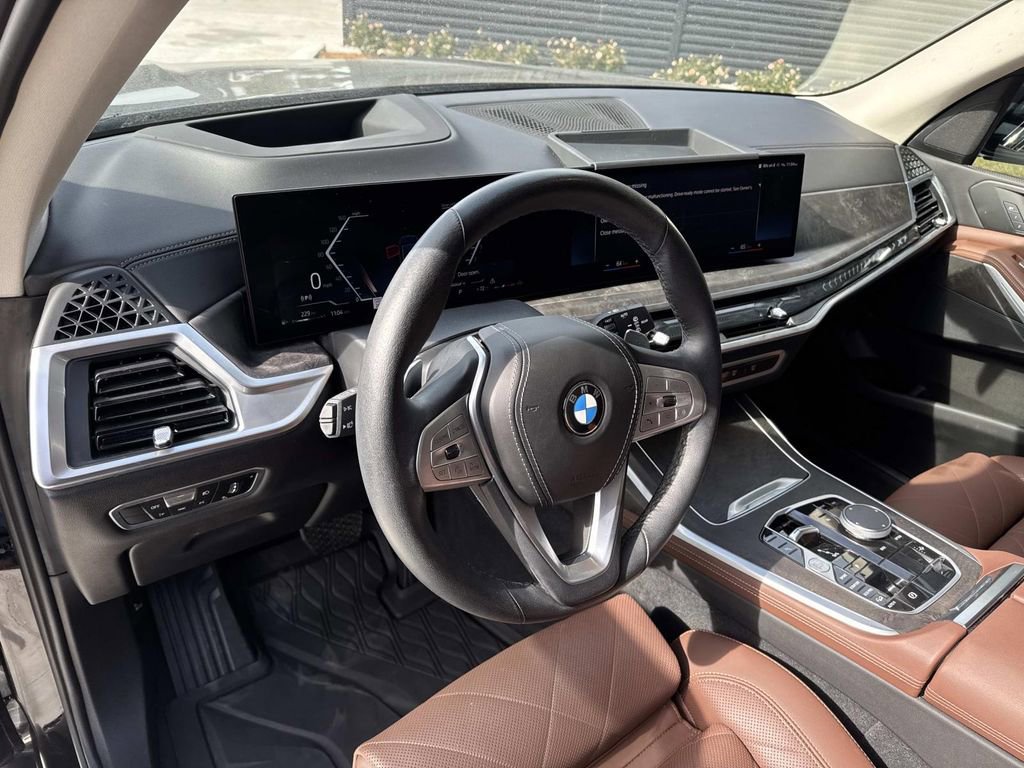 Used 2023 BMW X7 xDrive40i w/ Parking Assistance Package AWD/4WD image 4
