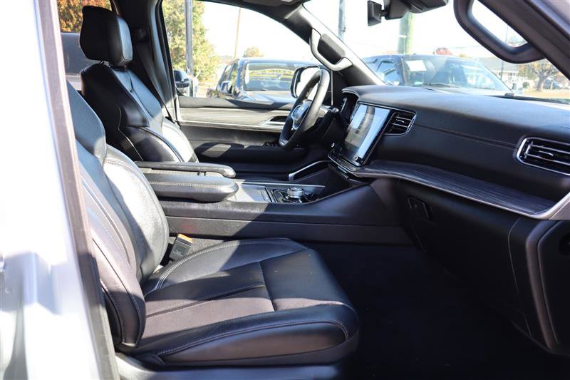 Used 2024 Jeep Wagoneer Series III image 14