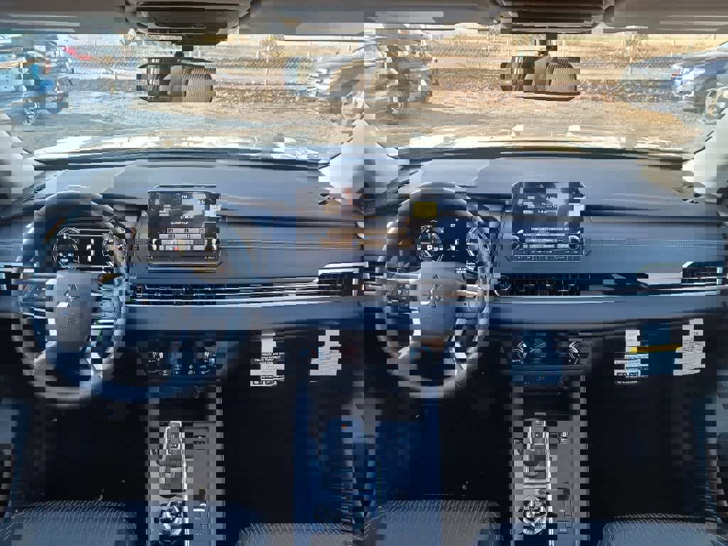 New 2024 Mitsubishi Outlander ES image 5