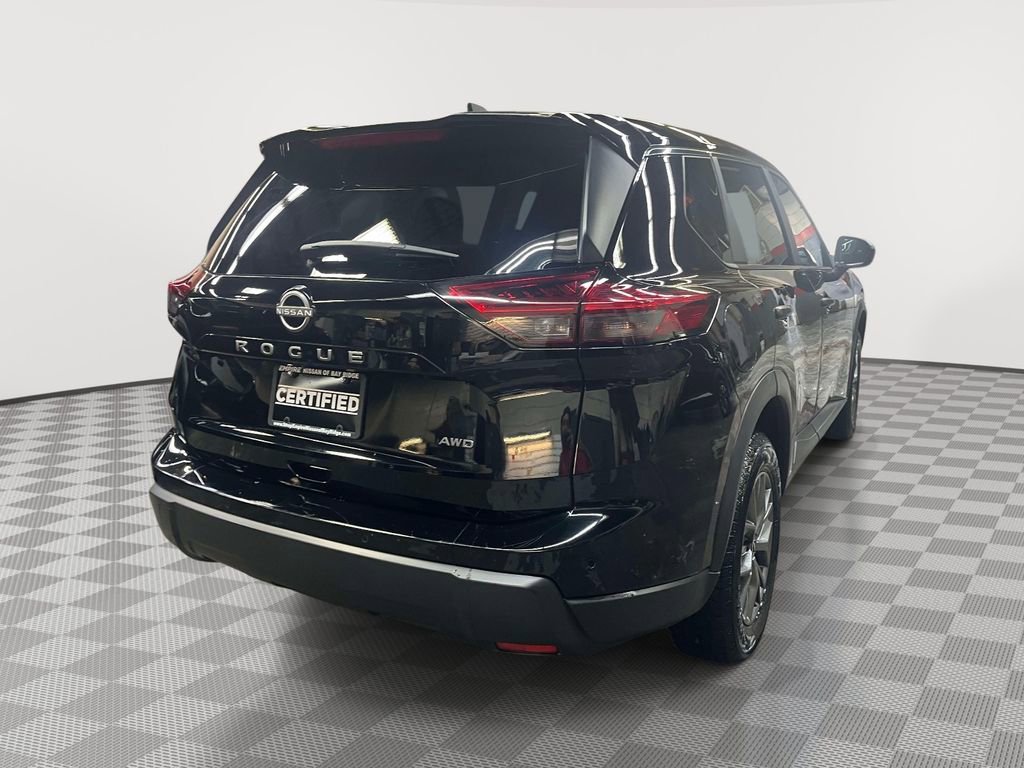 Used 2023 Nissan Rogue S AWD/4WD image 3