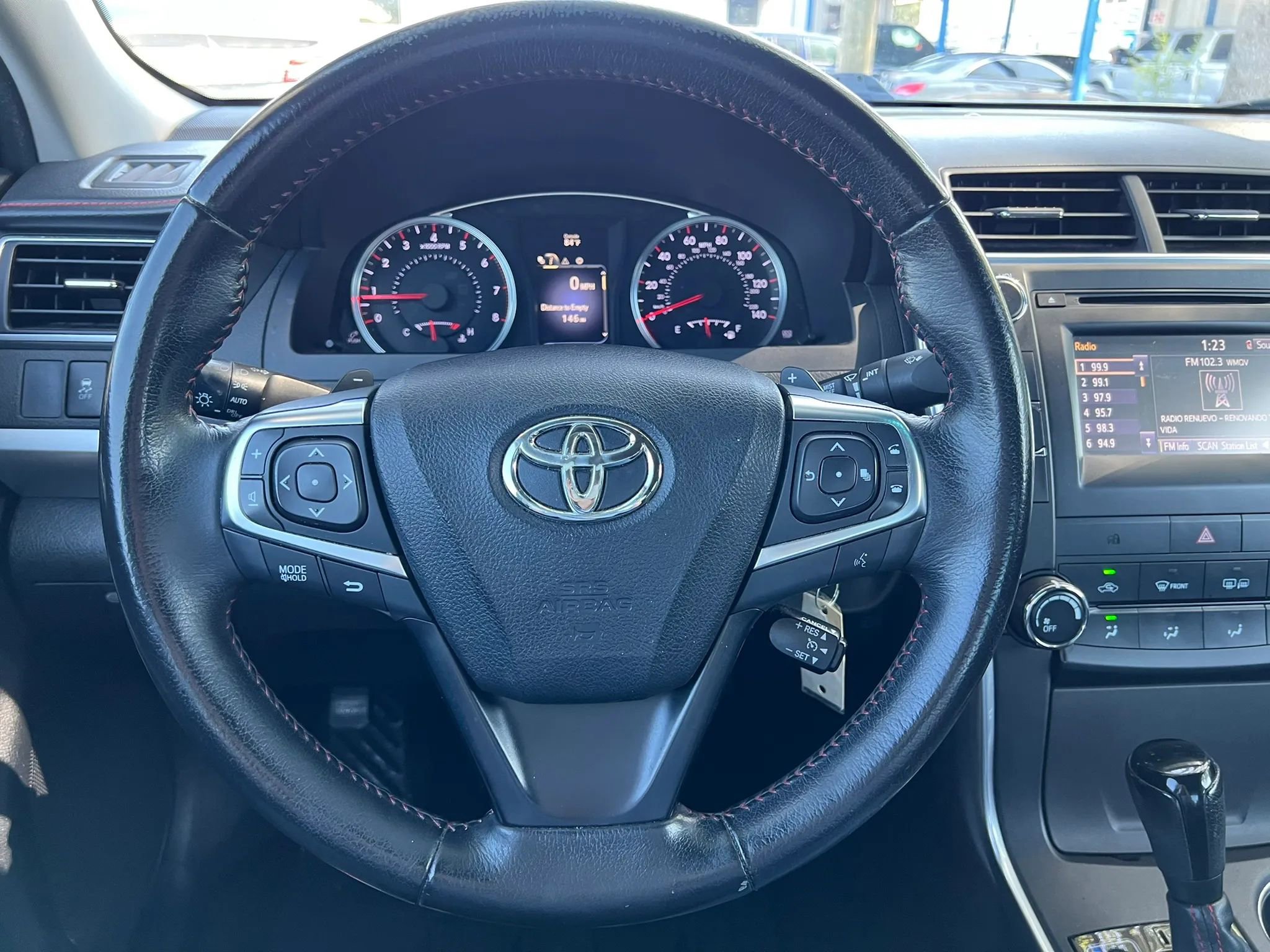 Used 2015 Toyota Camry SE FWD image 9