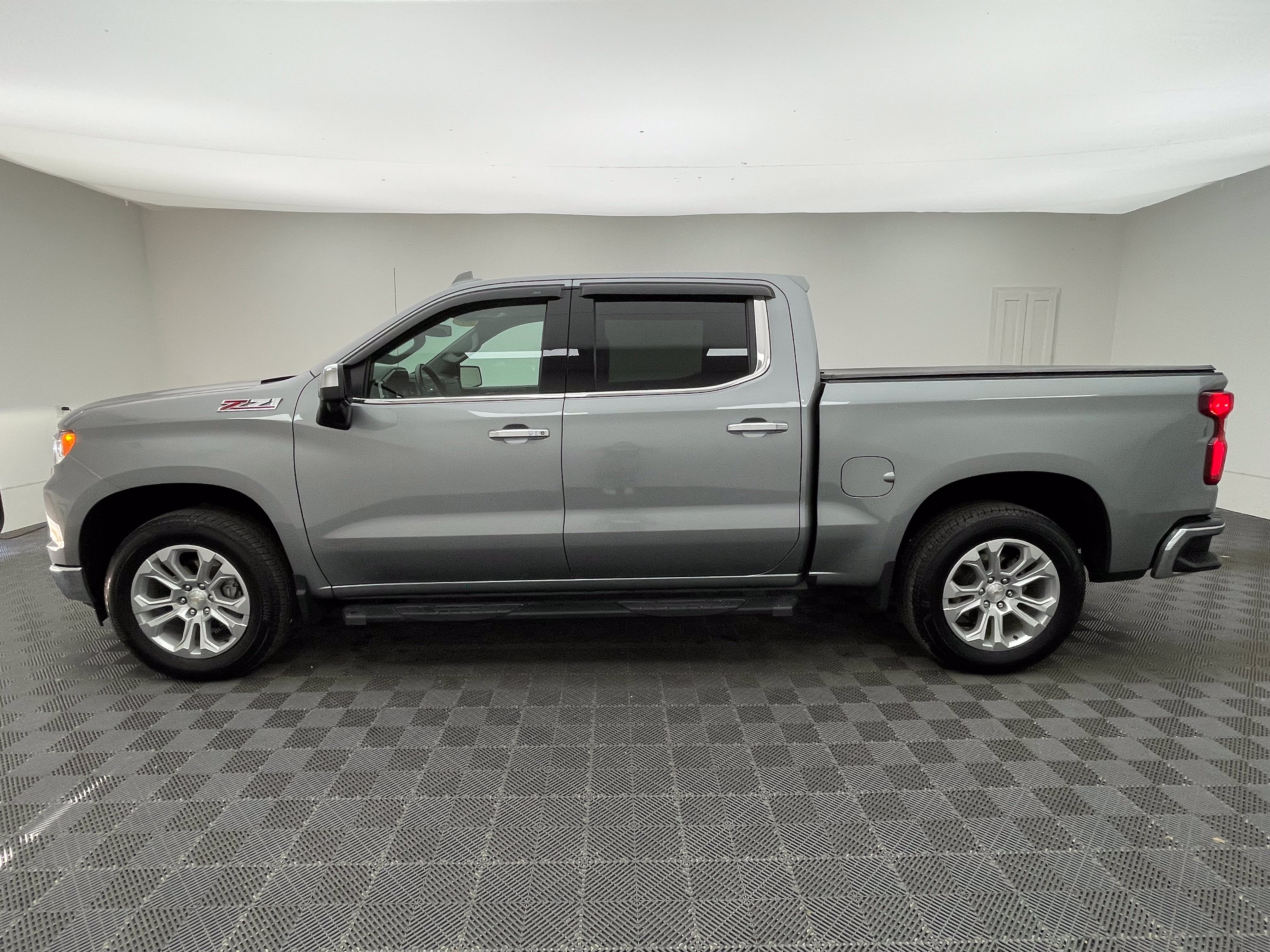 Used 2024 Chevrolet Silverado 1500 LTZ w/ LTZ Convenience Package II AWD/4WD image 12