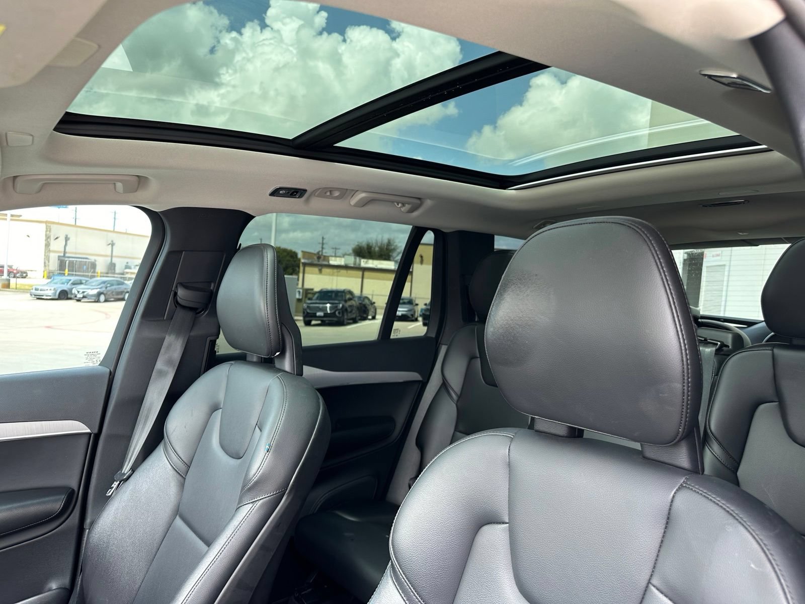 Used 2021 Volvo XC90 T5 Momentum FWD image 11