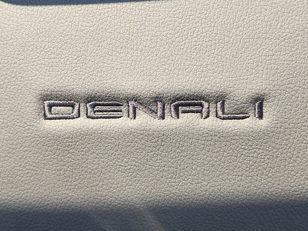 New 2026 GMC Canyon Denali w/ LPO, Denali Black Edition AWD/4WD image 16