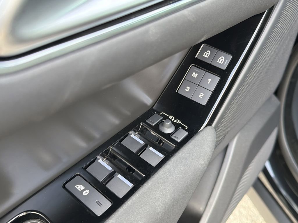 Used 2025 Land Rover Range Rover Velar Dynamic SE image 22