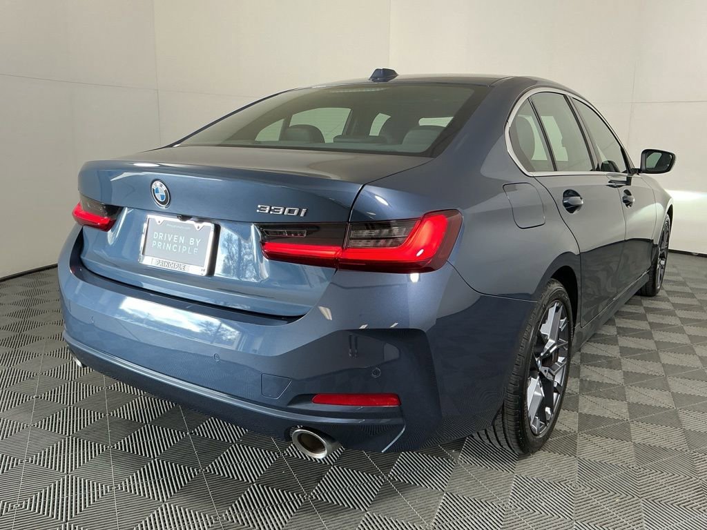 Certified 2025 BMW 330i Sedan w/ M Sport Package RWD image 5