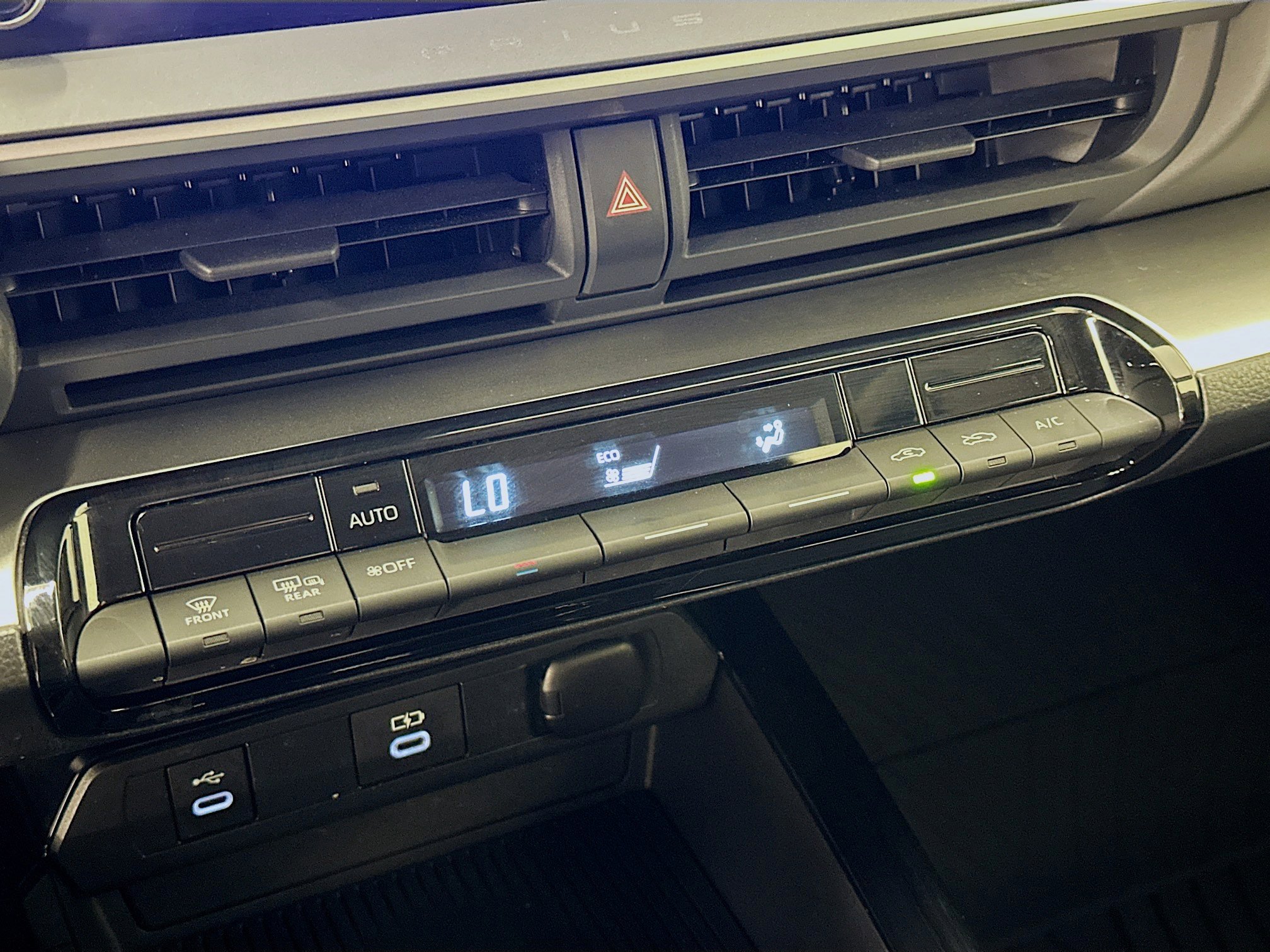 Used 2024 Toyota Prius LE image 24