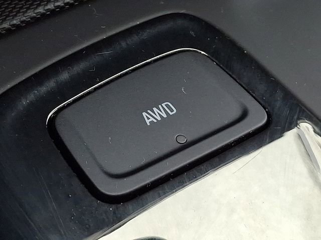 Used 2022 Chevrolet Equinox RS w/ RS Leather Package image 24