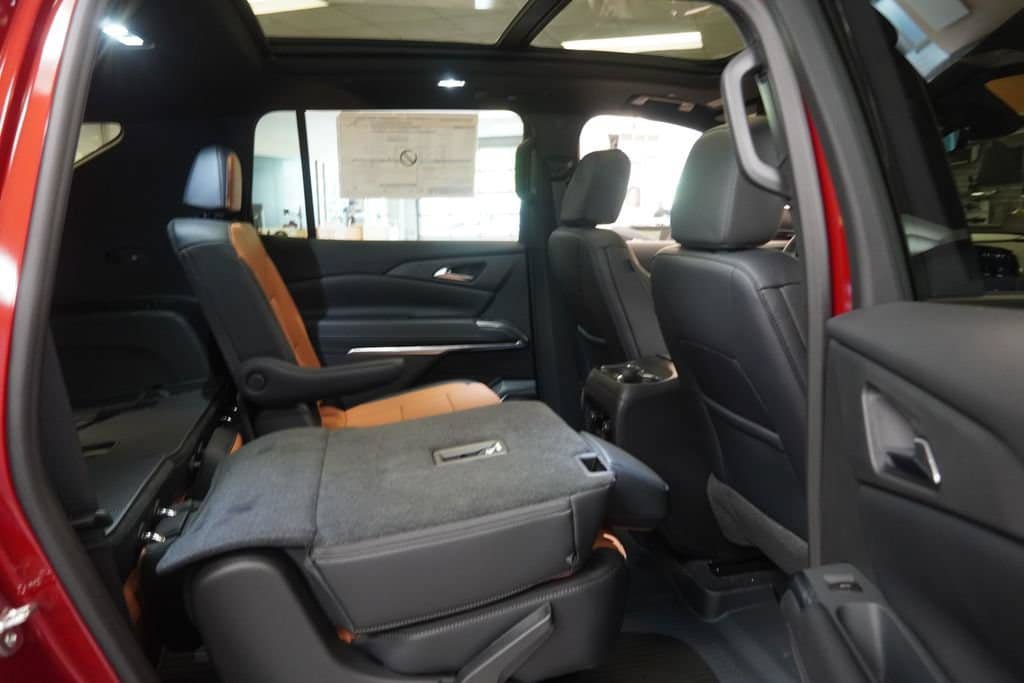 New 2027 Chevrolet Traverse Z71 w/ Enhanced Driving Package AWD/4WD image 34