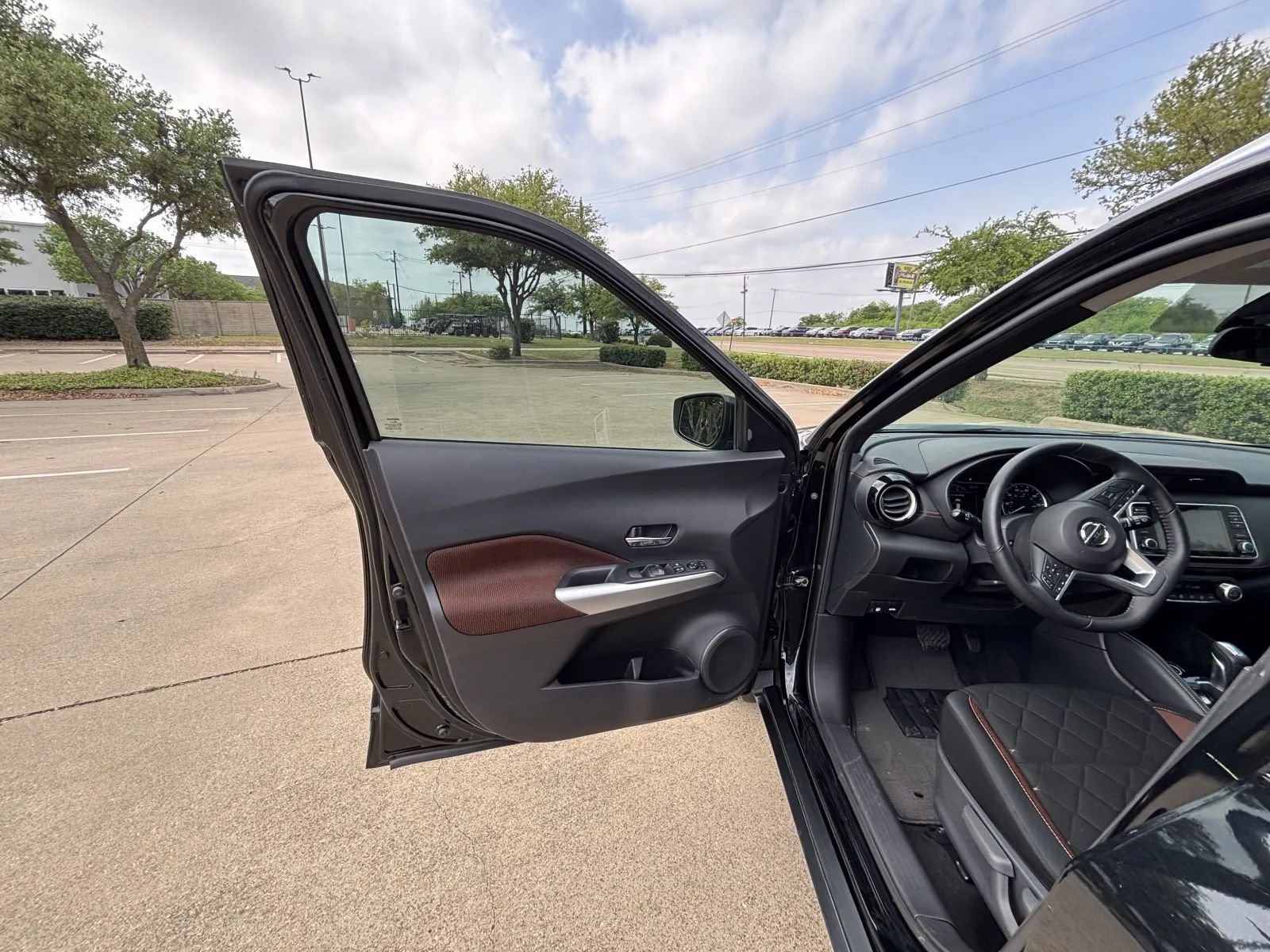 Used 2020 Nissan Kicks SR FWD image 11