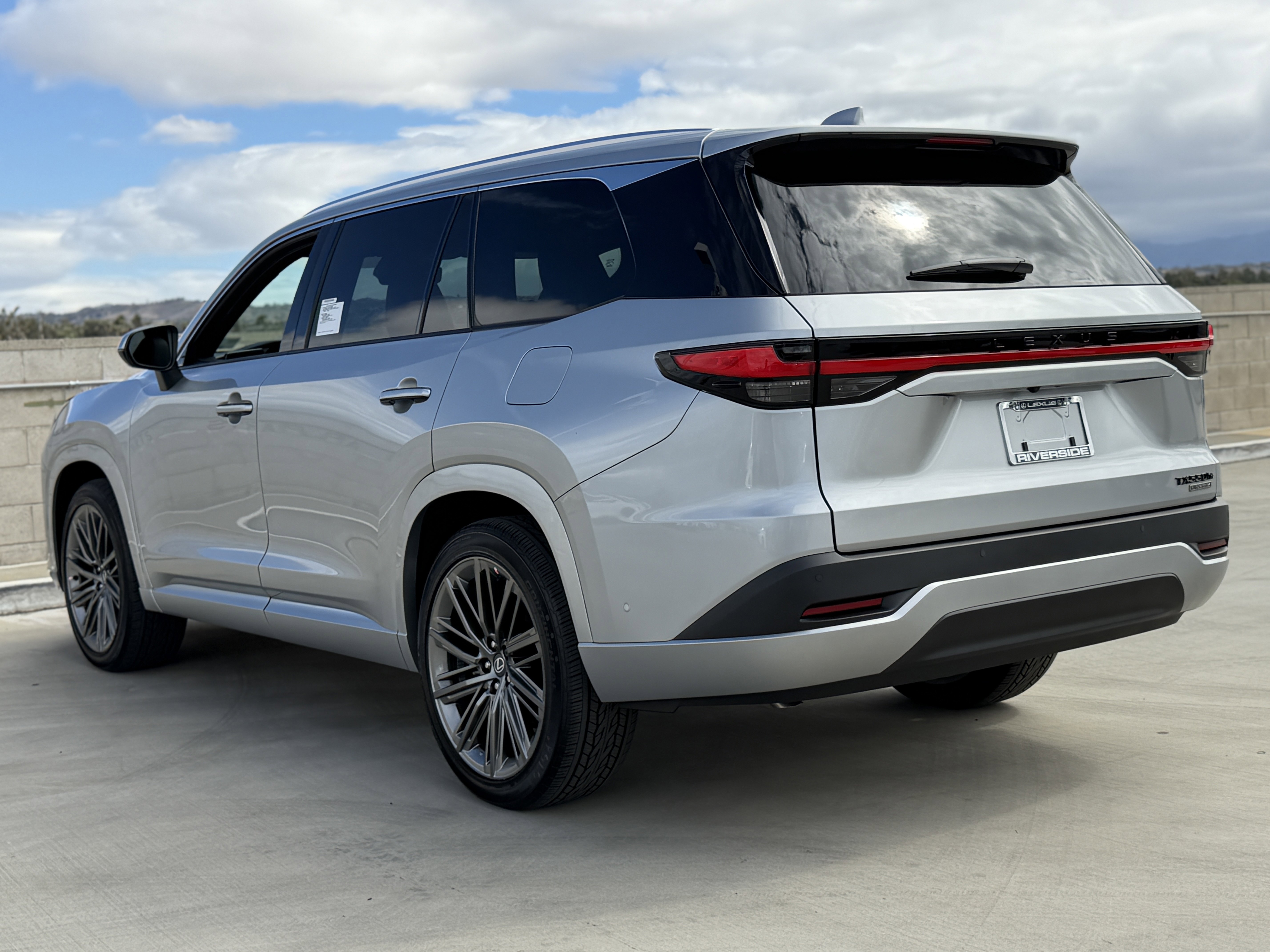 New 2026 Lexus TX 550h AWD Plug-In Hybrid image 8