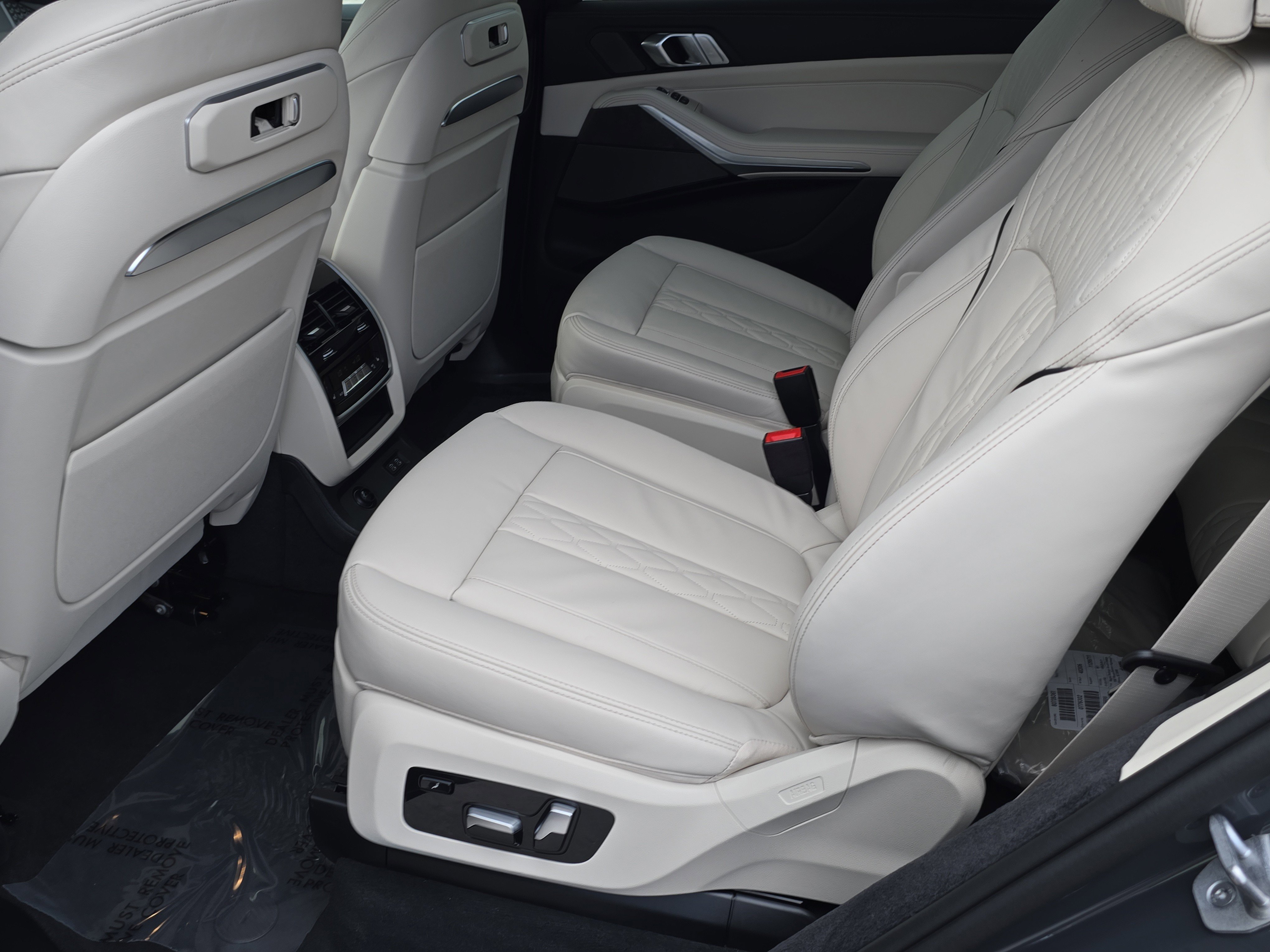 New 2026 BMW X7 M60i image 17