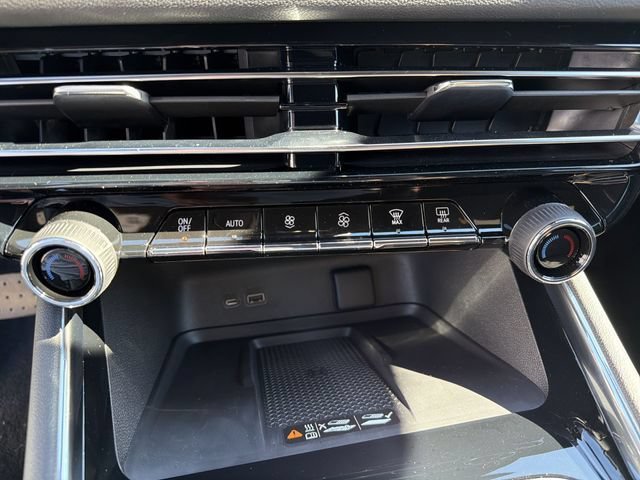 New 2026 Chevrolet Traverse LT w/ Midnight/Sport Edition FWD image 20