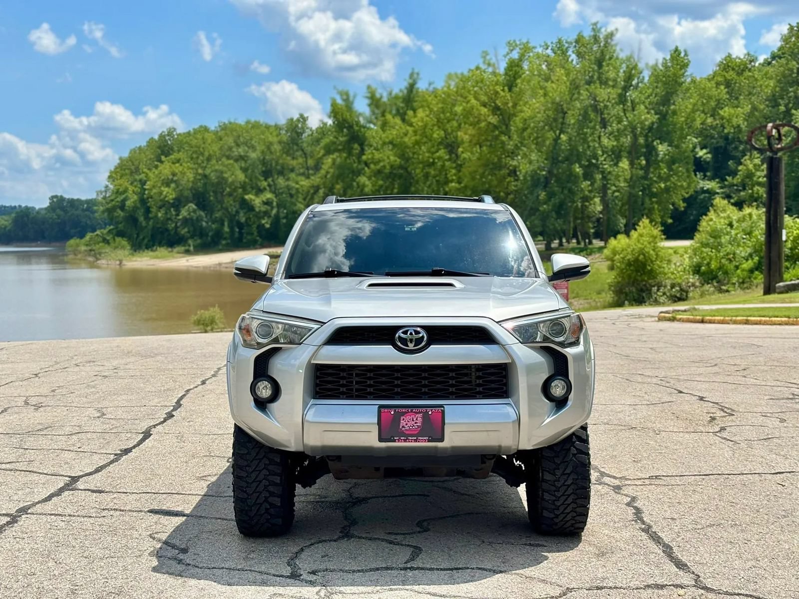Used 2015 Toyota 4Runner Trail Premium AWD/4WD image 2