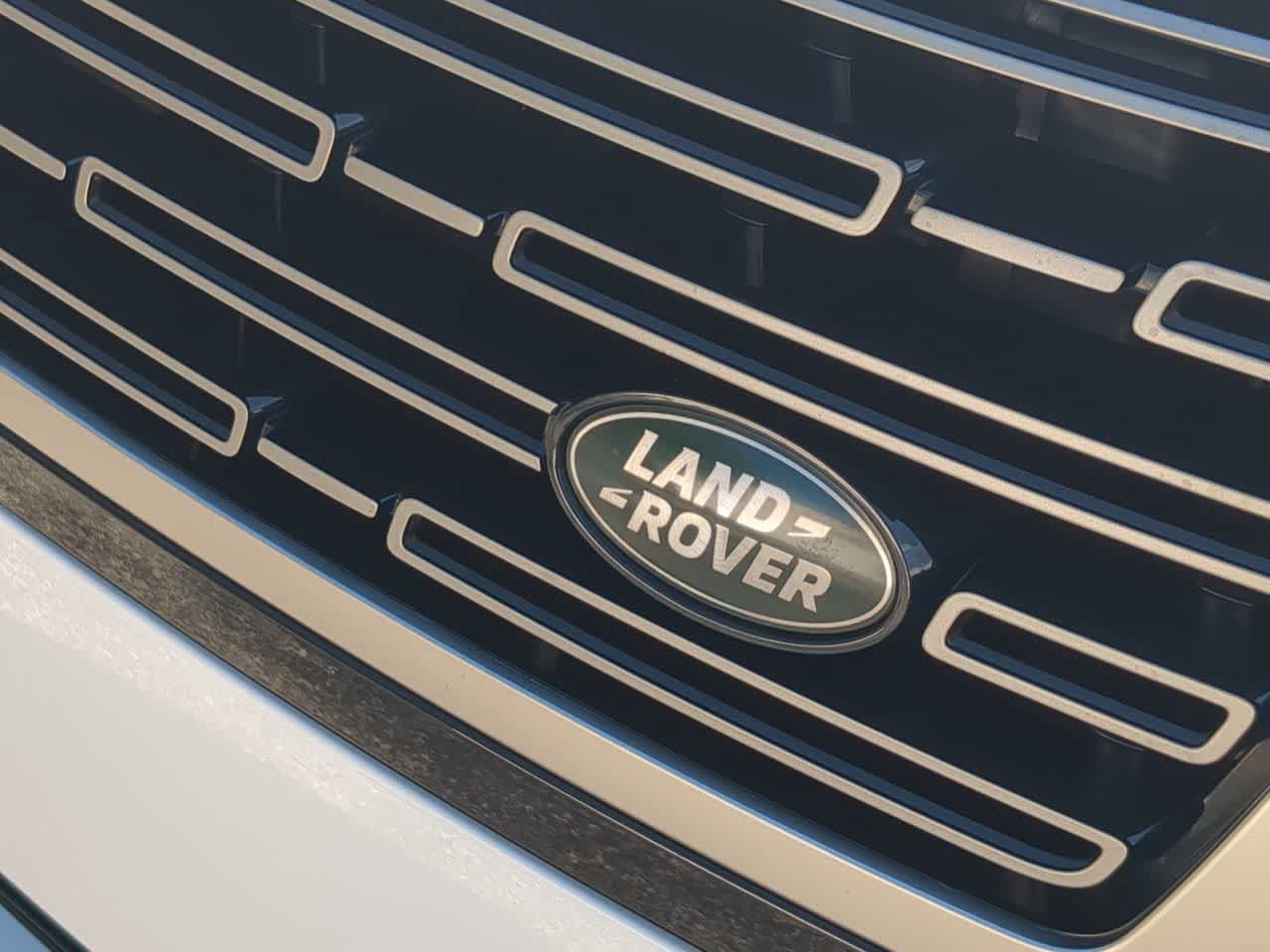 Certified 2025 Land Rover Range Rover SE AWD/4WD image 12