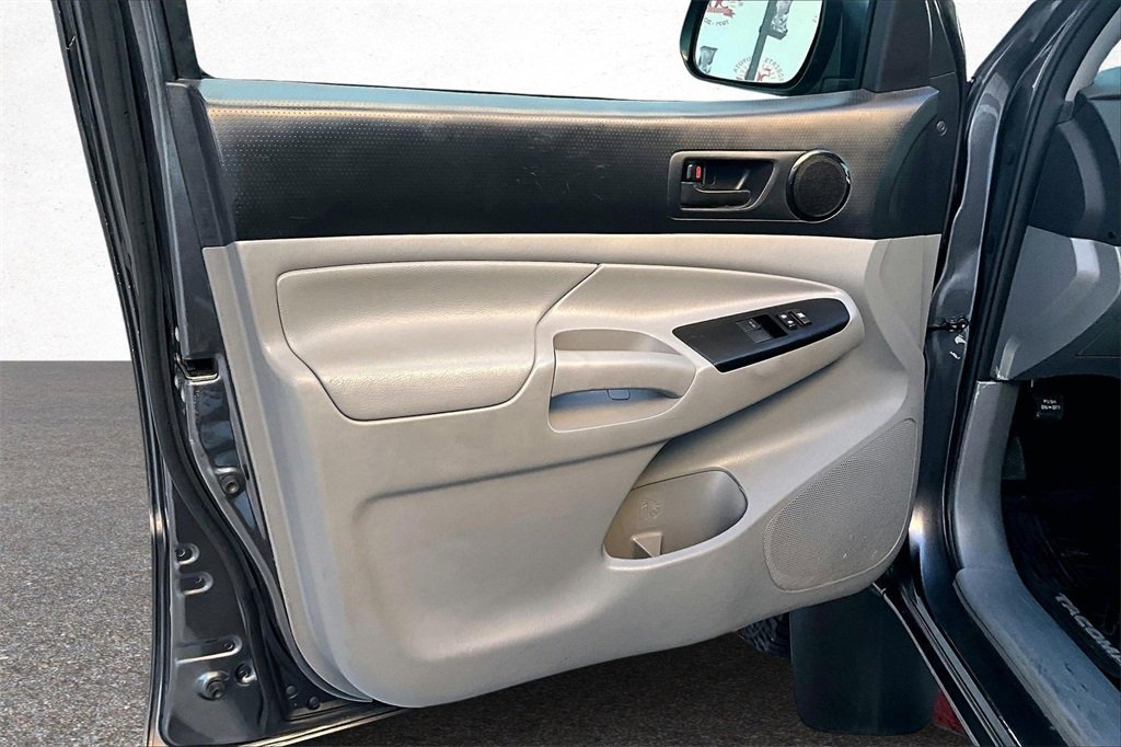 Used 2015 Toyota Tacoma 4x4 Access Cab image 19