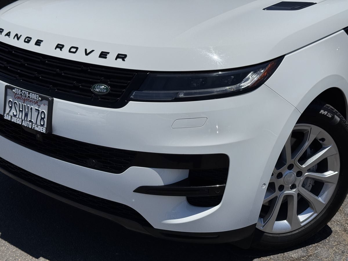 Used 2025 Land Rover Range Rover Sport SE AWD/4WD image 3