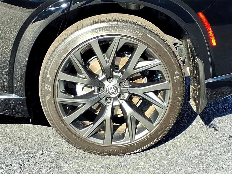 Used 2025 Toyota Crown Signia w/ Advanced Technology Package image 8