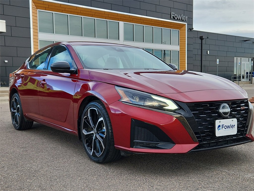 Used 2023 Nissan Altima 2.5 SR image 2