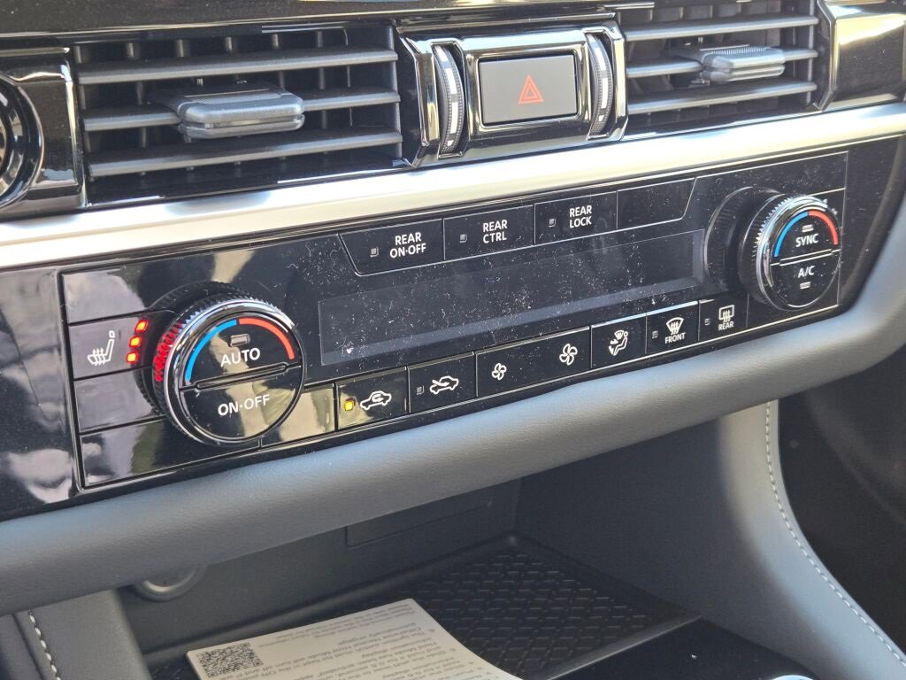 New 2025 Nissan Pathfinder SV w/ Black Appearance Package image 29